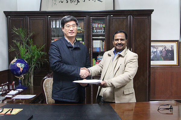 新鄉(xiāng)長城機(jī)械與巴基斯坦客戶合作現(xiàn)場 新鄉(xiāng)長城機(jī)械與巴基斯坦客戶合作現(xiàn)場