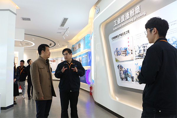 河南省商務(wù)廳領(lǐng)導(dǎo)蒞臨新鄉(xiāng)長(zhǎng)城機(jī)械實(shí)地核查電子商務(wù)發(fā)展情況 河南省商務(wù)廳領(lǐng)導(dǎo)蒞臨新鄉(xiāng)長(zhǎng)城機(jī)械實(shí)地核查電子商務(wù)發(fā)展情況