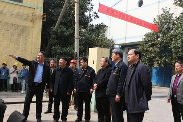 領(lǐng)導(dǎo)們參觀長城機械 領(lǐng)導(dǎo)們參觀長城機械