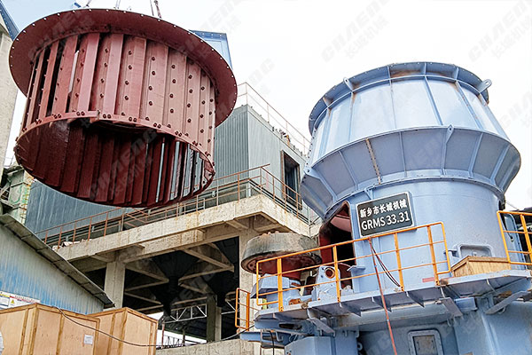 陜西年產(chǎn)30萬(wàn)噸礦渣立磨項(xiàng)目安裝現(xiàn)場(chǎng) 陜西年產(chǎn)30萬(wàn)噸礦渣立磨項(xiàng)目安裝現(xiàn)場(chǎng)